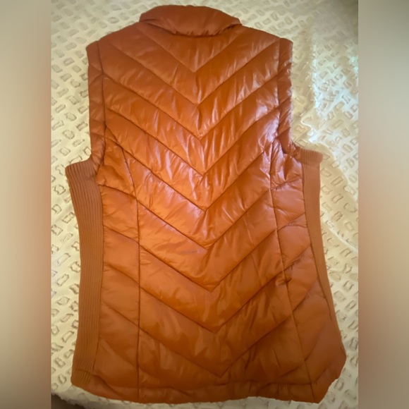 Love tree orange vest for woman’s - Picture 2 of 4